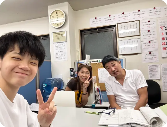 生徒と講師の記念写真